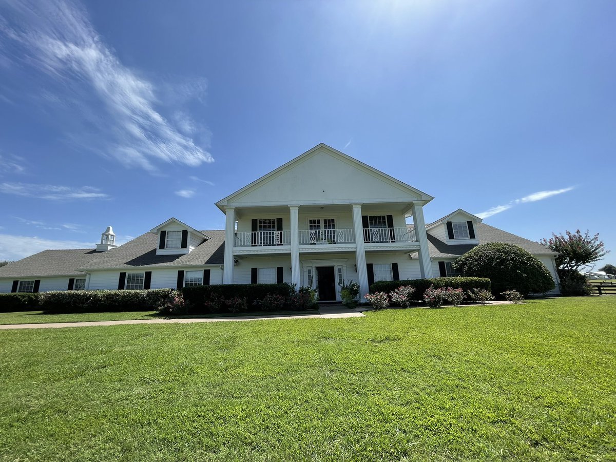 DuncanSCanuck's tweet photo. South Fork Ranch #southfork #Dallas #dallastnt #jrewing #Texas #bobbyewing #bradock #plano #famous #famoushouse #misselle https://t.co/oWMW4nSEa8