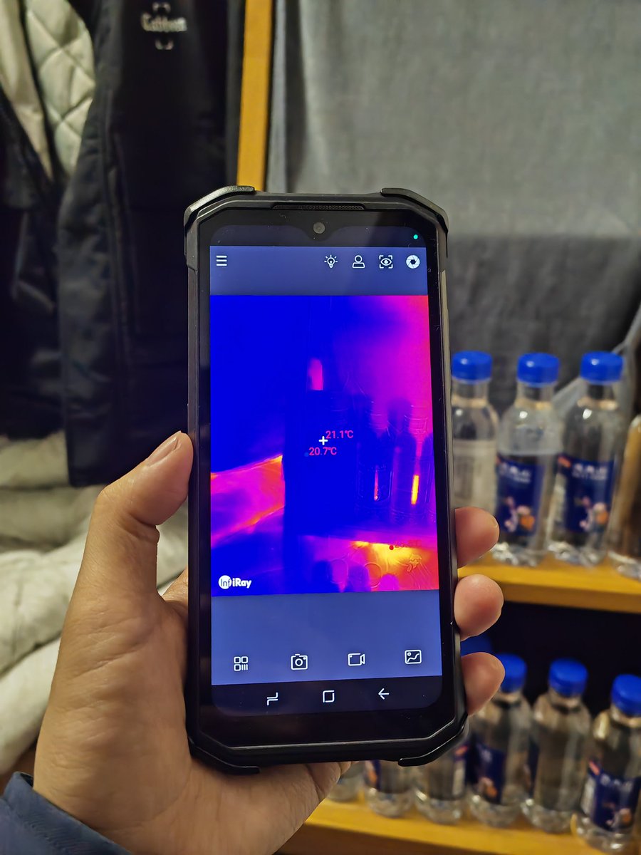 smartphonesfans's tweet photo. #Doogees98pro thermal image. @DOOGEE_official https://t.co/VT5F2hgIjR