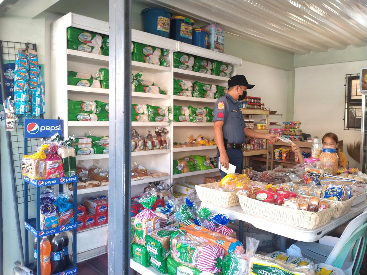 pototanilo2PNP's tweet photo. Conducted police presence and dialogue in establishment in AOR.
#TeamPNP
#SecurityMeasure
#PolicePresence https://t.co/hw7cLqhN8t