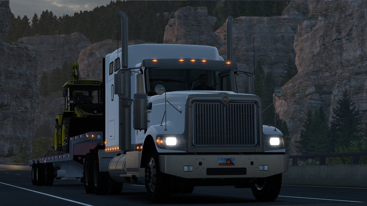 supersobes911t's tweet photo. Trucking through #GlenwoodCanyon on #Interstate70 in Colorado! #AmericanTruckSimulator @SCSsoftware @IntnlTrucks https://t.co/sRxWTd0A9c