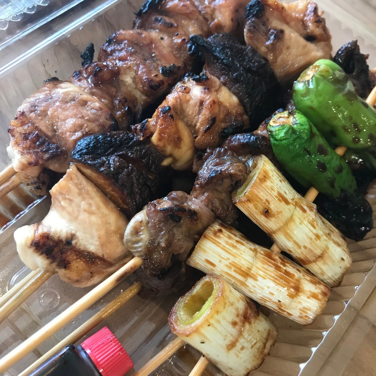 credo_cafebar's tweet photo. 姉妹店の松原GESSOは、本日も「すまいるくれーぷ」の日です。クレープのほか、焼き鳥屋さんの「やきとり盛り合わせ」や「よ志みさん家の餃子」も販売しています。「よ志み」は下高井戸の人にはなつかしいあの店です。12時開店。 https://t.co/zYZvvo0RN5