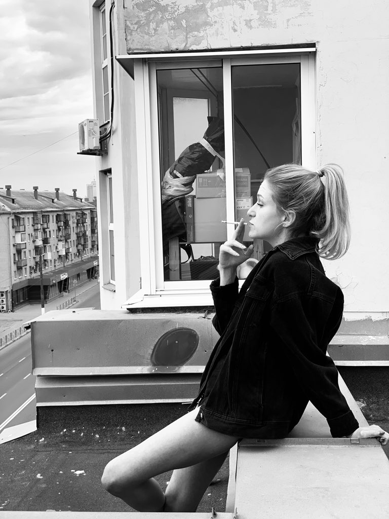 __Lyanova's tweet photo. Mood-курить на крыше https://t.co/ZEVEdswIAh