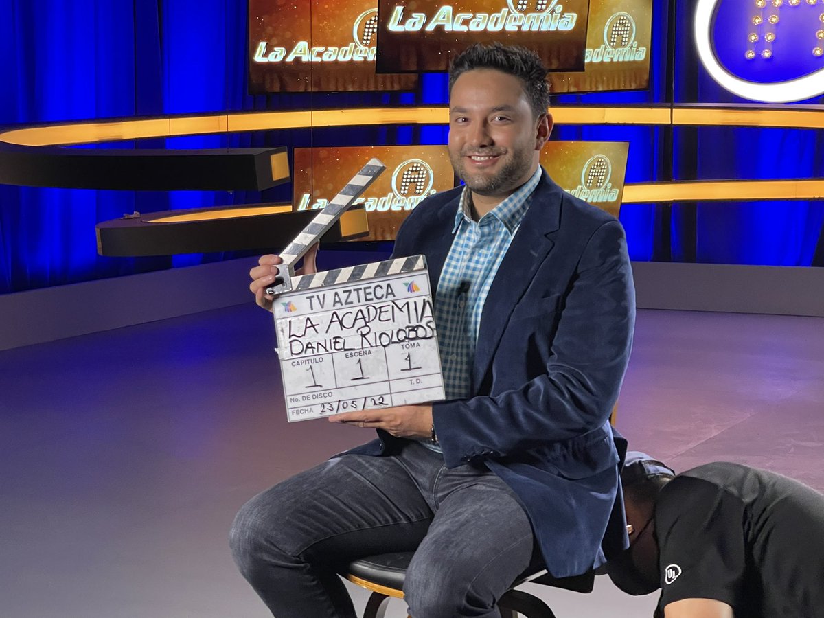 DeNocheConCesar's tweet photo. Grandes recuerdos y nostalgia nos esta dando este especial de #laacademia20años y lo que falta. @LaAcademiaTV @Azteca Gracias po estos 20 años @MyriamMonteCruz @yahirmusic @_CarlosRivera @yuritaflowers @ERIKAALCOCER @nadiamusica https://t.co/OaN5SjOlZc
