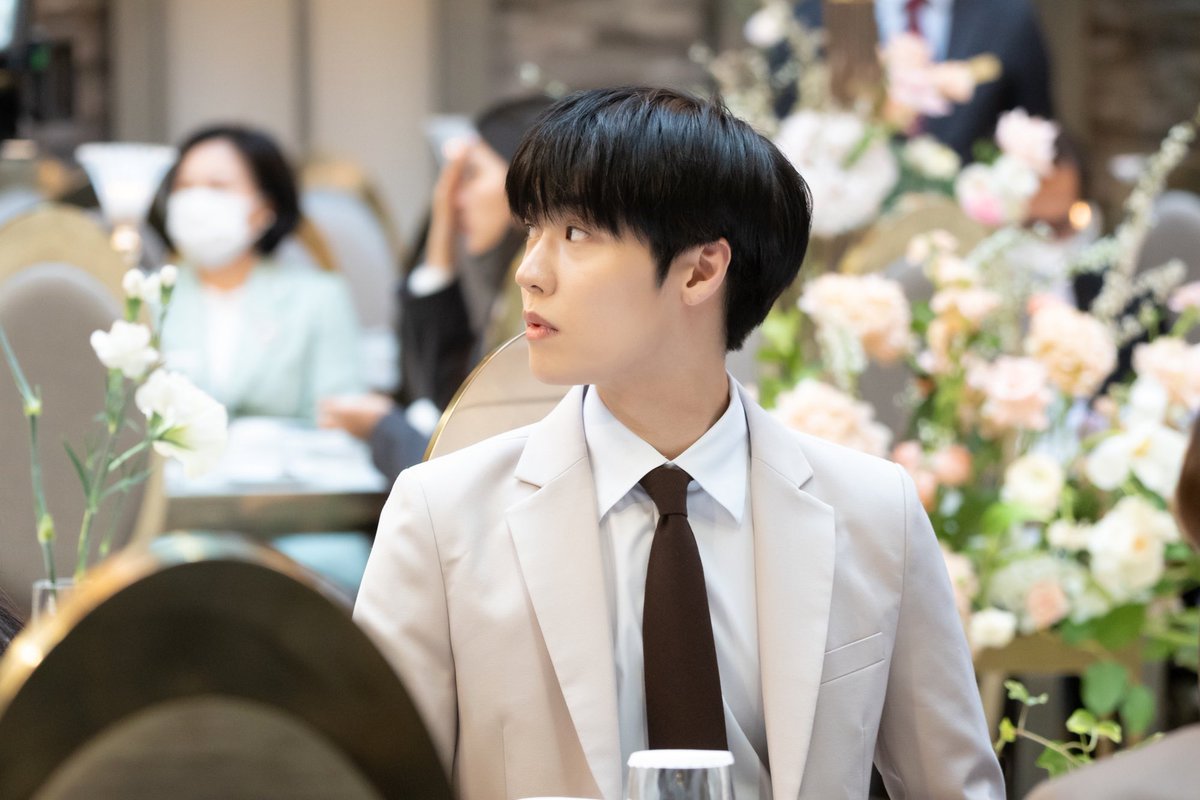 _921031's tweet photo. 수트 잘어울려 이뽀 https://t.co/lr20LNmDhC