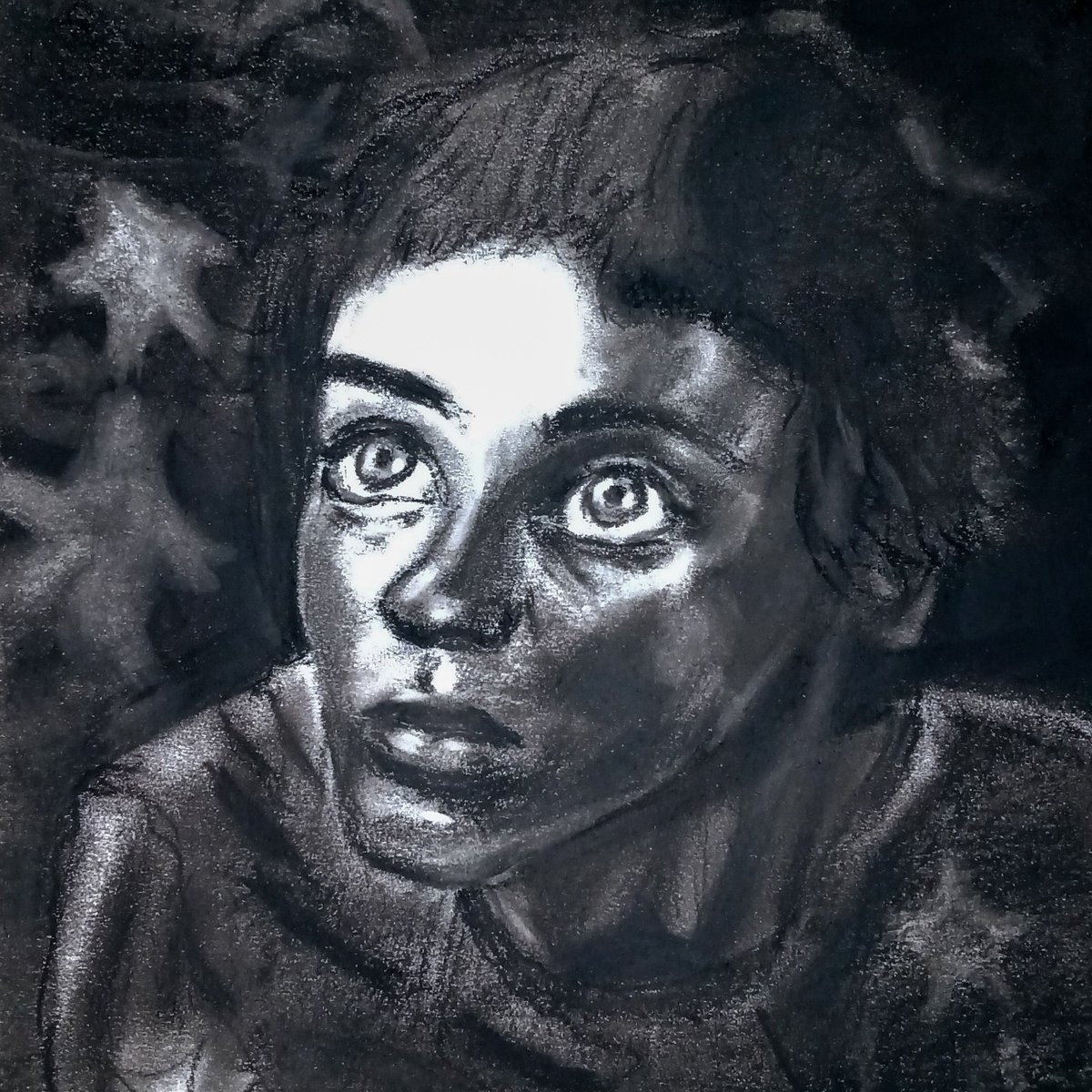 verdeoceano's tweet photo. I made this almost a month ago and it's definitely my favorite illustration of what I've made. Using charcoal felt super natural and comfortable, though I haven't used it since then (no clue why) 
I can't wait to do more charcoal portraits<3

#charcoal https://t.co/egFIsvTw8g