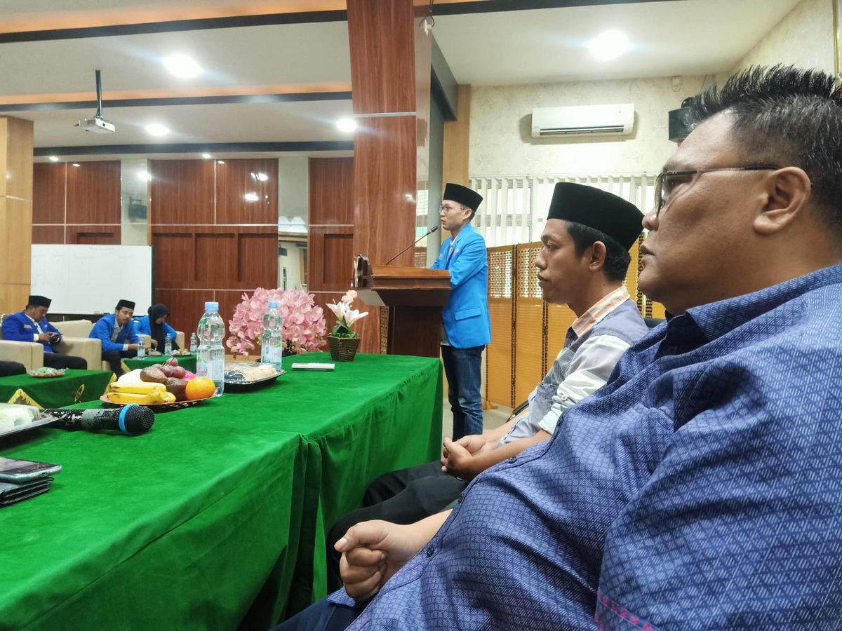 PMIIBanten's tweet photo. Penyampaian visi-misi dan debat kandidat calon ketua PKC PMII Banten dan calon Ketua Kopri PKC PMII Banten. Serang, 11 Junu 2022, Aula Kampus UIN "SMH" Banten. https://t.co/HK91j6uQwa