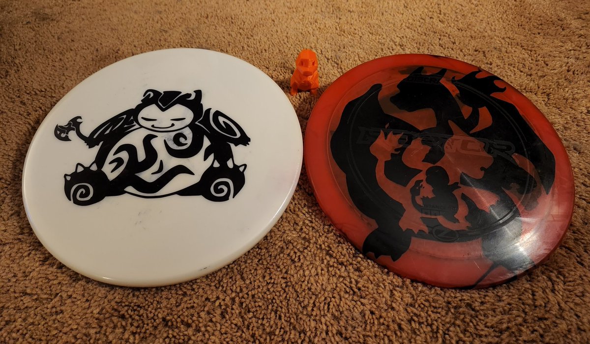 LoaphMomma's tweet photo. Received these amazing works of art in the mail today. Thanks again @PhilipOHara91 they look great!
#discgolf #artwork #dyejob https://t.co/EpnHdMy5qP