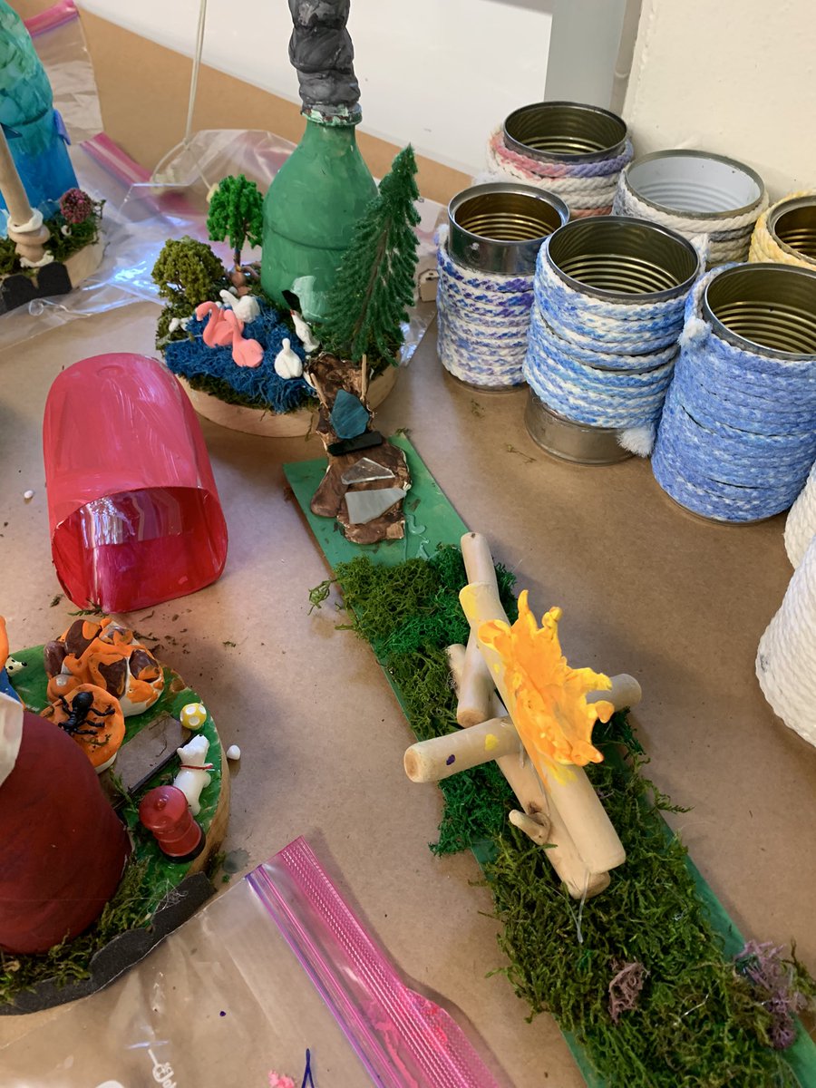 jdriceart's tweet image. Creativity is flowing in the Recyclable Sculptures class. #spsartworks #SPSExplore