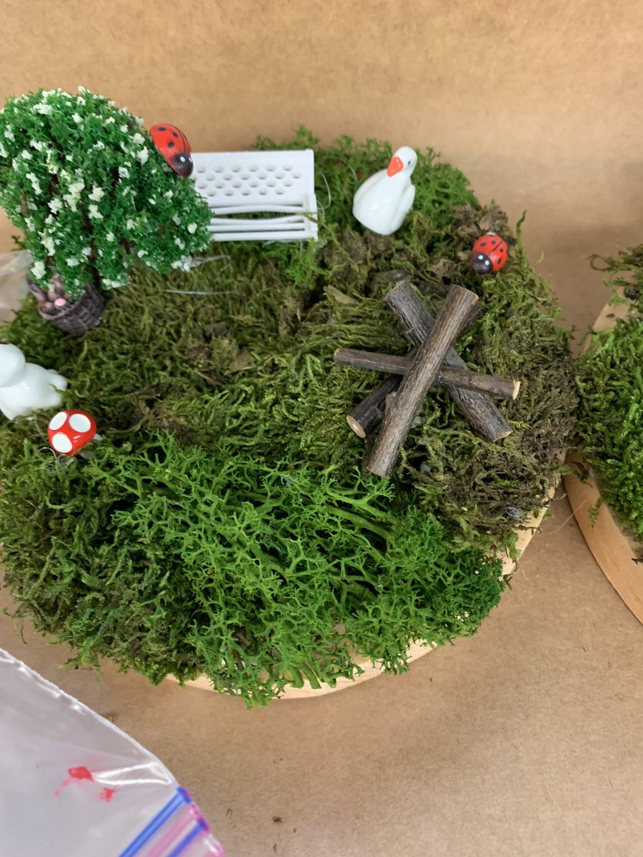 jdriceart's tweet image. Creativity is flowing in the Recyclable Sculptures class. #spsartworks #SPSExplore