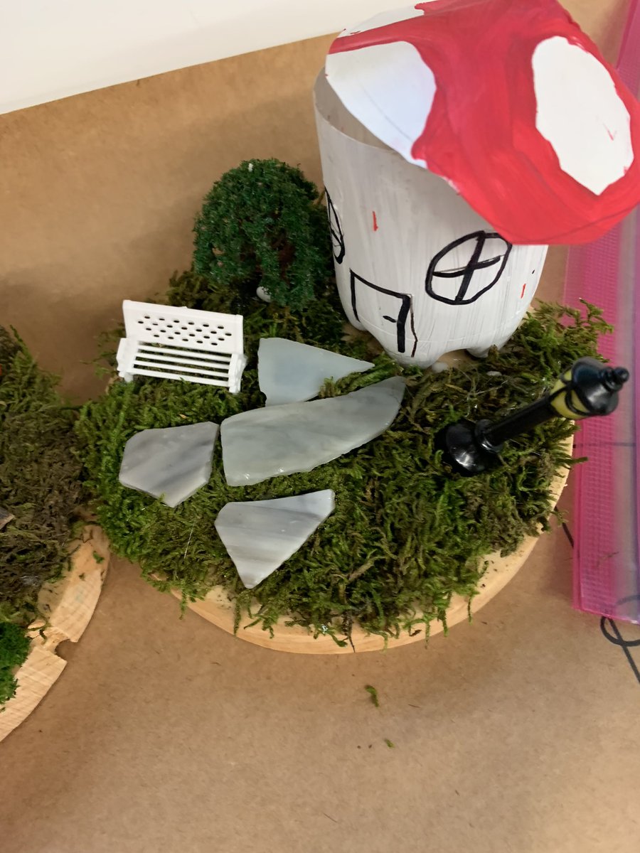 jdriceart's tweet image. Creativity is flowing in the Recyclable Sculptures class. #spsartworks #SPSExplore