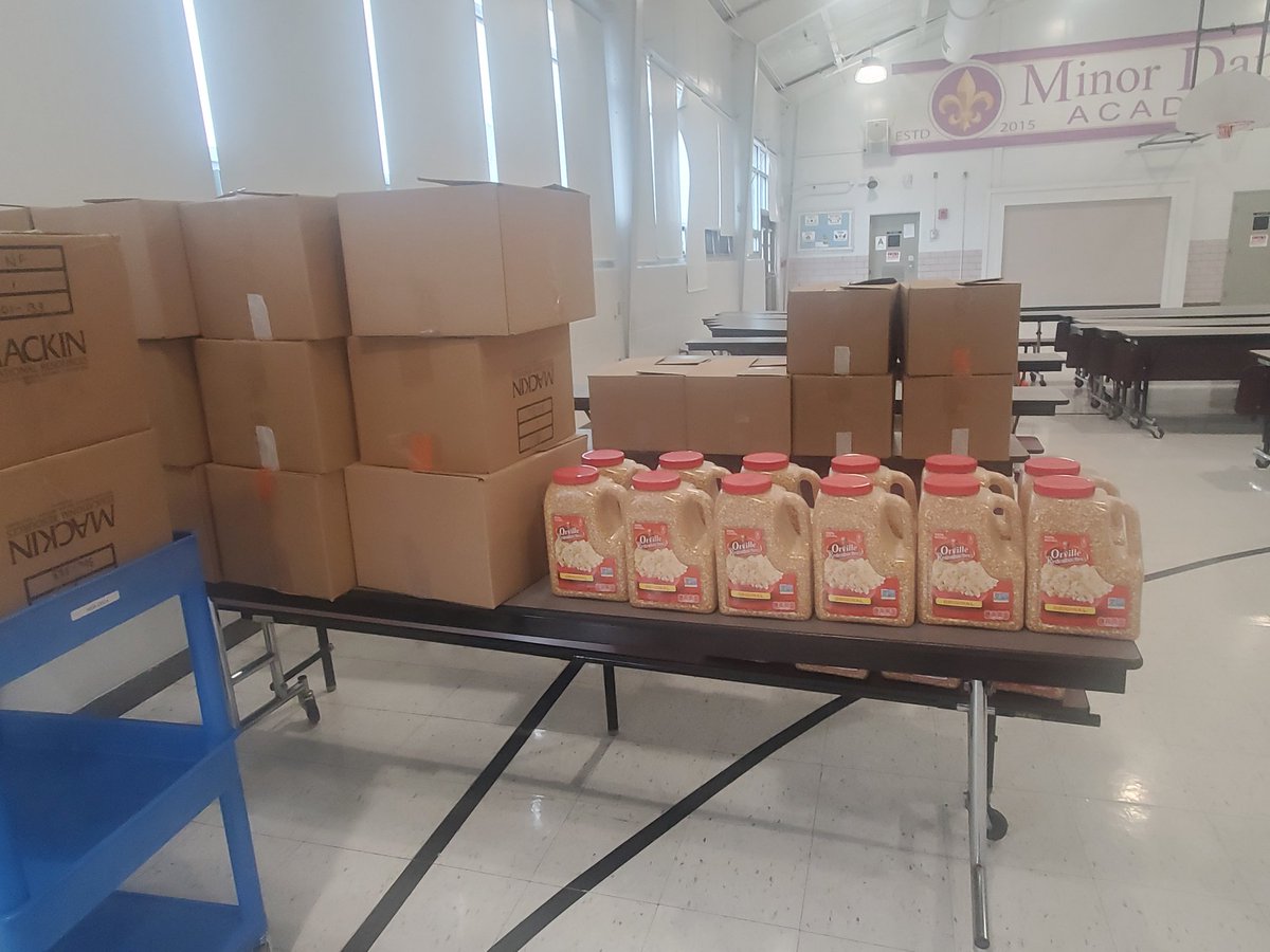 WrightFRYSC's tweet photo. Summer feeding program for our students and their families. @BreckMetro @MinorDaniels https://t.co/QMvVr3l3NJ