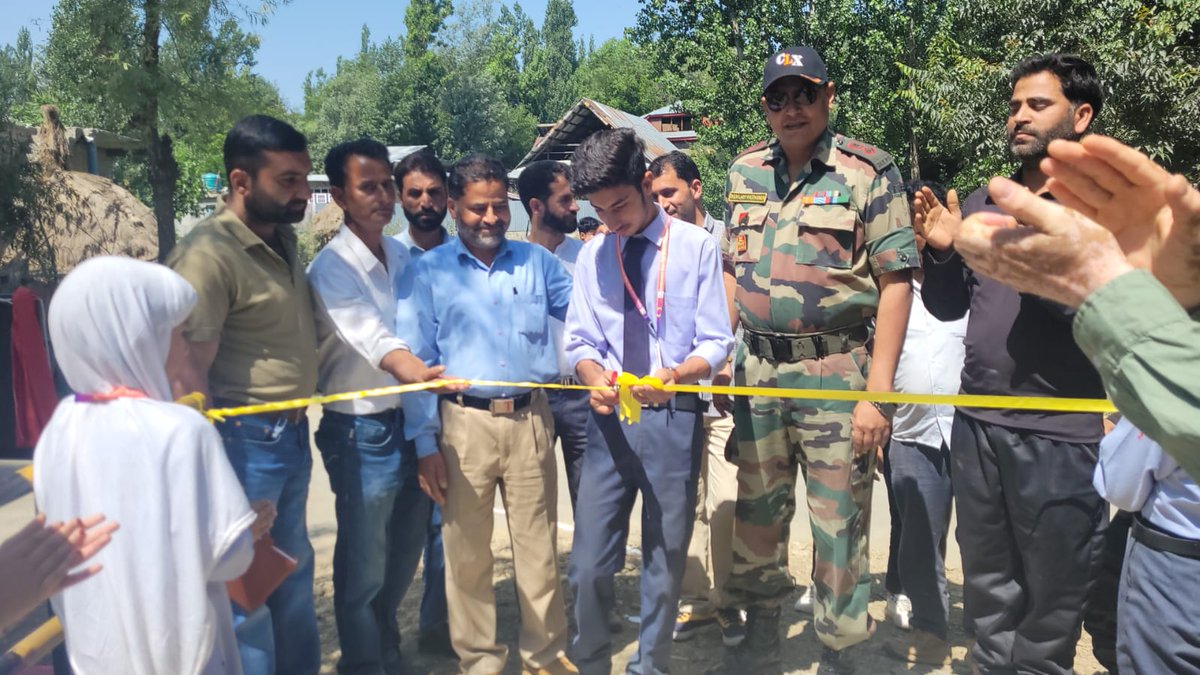 Dipti_sharma999's tweet photo. #IndianArmy #KupwaraTerriers is committed to the welfare and development of the people of #Kupwara and is always in the forefront of such initiatives.
#wkpl
#KheloIndiaYouthGames2021
#WhiteKnight50
#SoapAwards
#dogecoin
#FIFA
#HarimauMalaya
#LeMans24
#ZARA https://t.co/BtnOlzSlxL