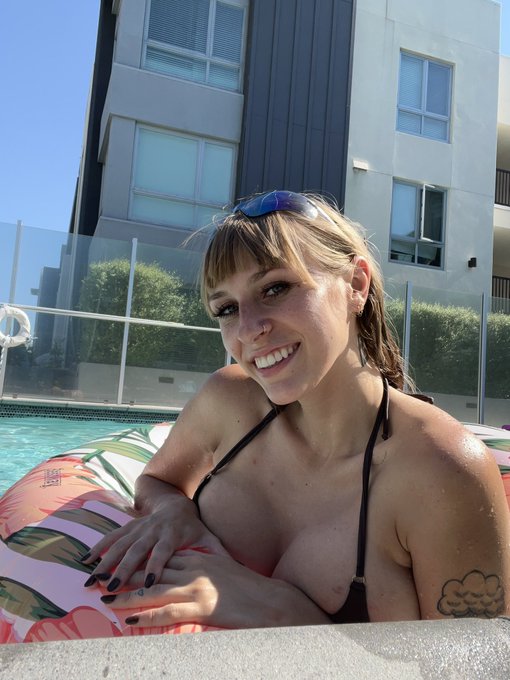 Why do my titties and head look like the same size  lolll
https://t.co/vsU625Ubir https://t.co/GgRzb