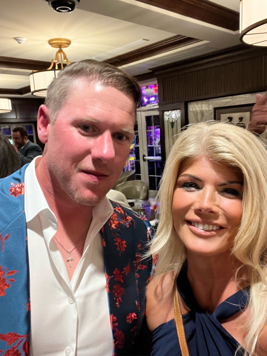 JPaigeWWJ's tweet photo. This was a pretty good night for me.. #JimmyHoward ⁦@DetroitRedWings⁩ ⁦#nicesportcoat ⁦@SandMcNeill⁩ https://t.co/ECNN22joMi