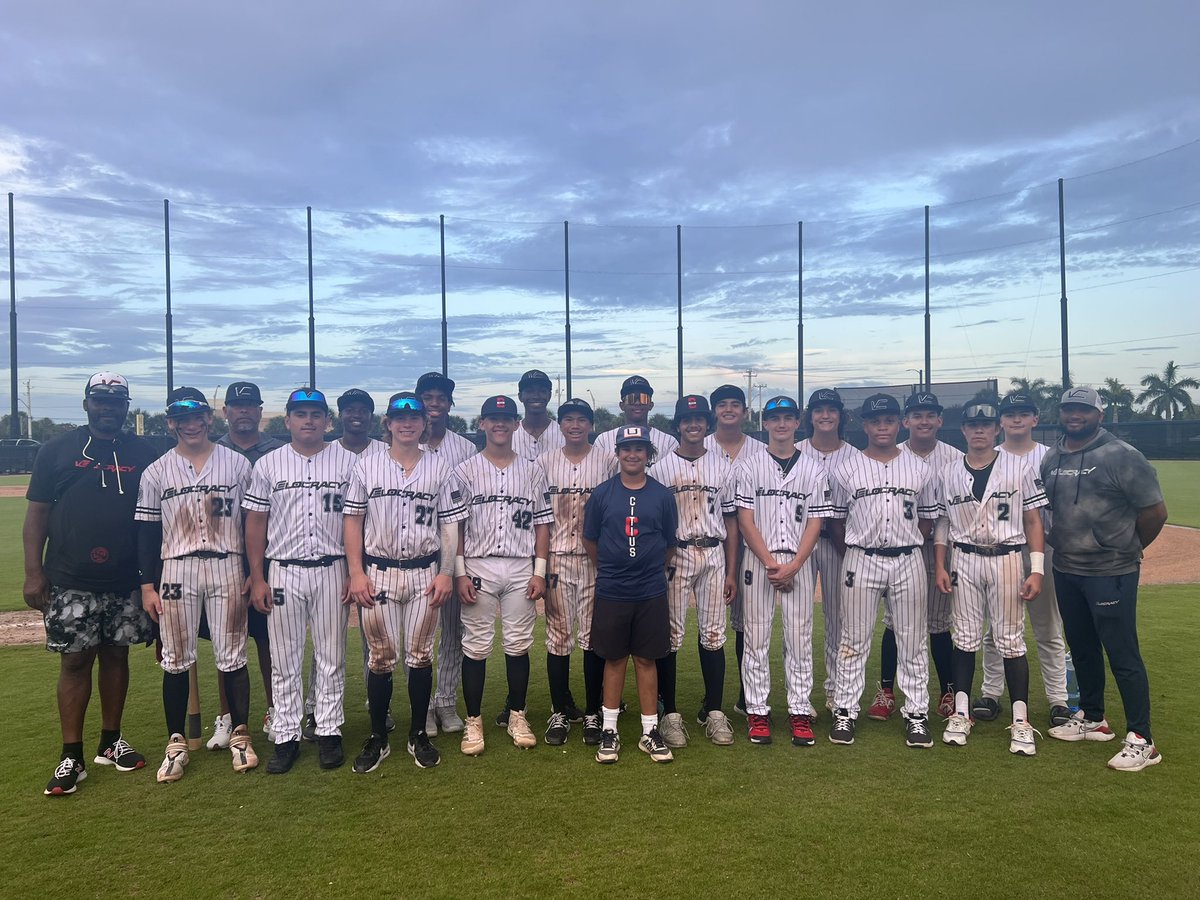 Huge shout out to the 15U Velocracy-Citius (VC) squad finishing up Day ✌🏾 in Florida still UNDEFEATED // 3-0 🎯💯💪🏾