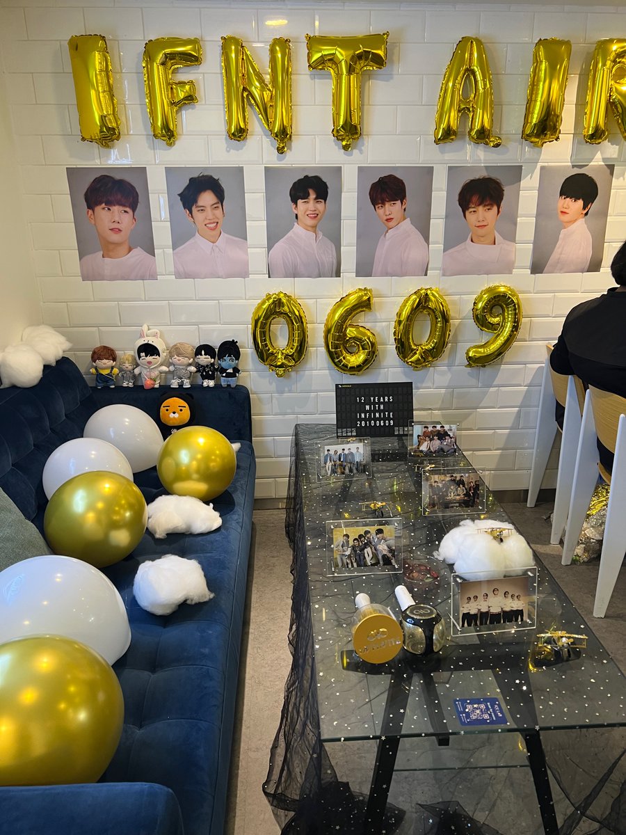 GOLDENTIMEGNCD's tweet photo. thank you @ifntForEternity for organising this cafe event! 💛💛

#12YEARSWITHINFINITE
#FORETERNITY_0609 https://t.co/qadmPETJXT