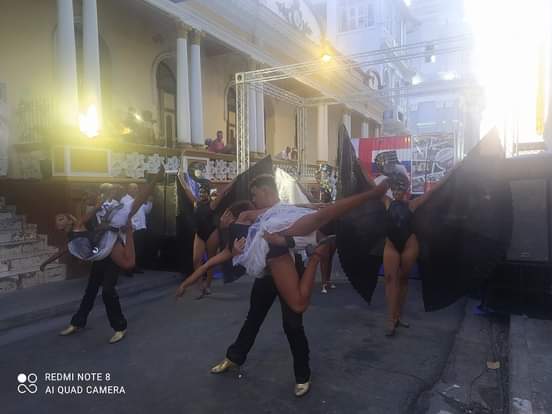 Hoy la calle Heredia se vistió de colores en la semana de la cultura santiaguera, artistas del catálogo EPRA dieron una exelente presentación.
#CulturaSantiaguera 
#epraescultura
#Cuba #SantiagodeCuba #PoderPopular #VamosConTodo