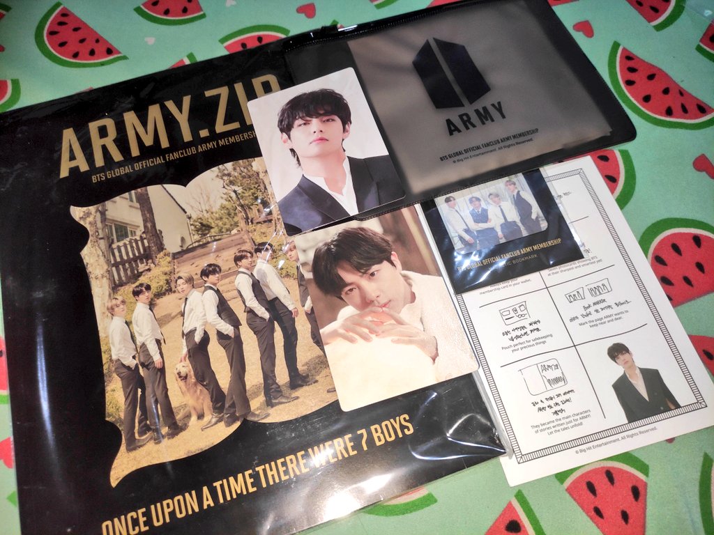 PurpleWinter7's tweet photo. [Urgent Selling] Help RT 💜
#BTS membership kit unsealed~

6th army kit - 450php
Inclu: OB+Photobook+notebook+Seokjin user guide
7th army kit - 500php
Inclu: OB+Pouch+magnetic bookmark+TaeJin pc+Taehyung user guide

950 for both with Tata Tote bag.

Wts/lfs Onhand https://t.co/vbhN3hcHJL