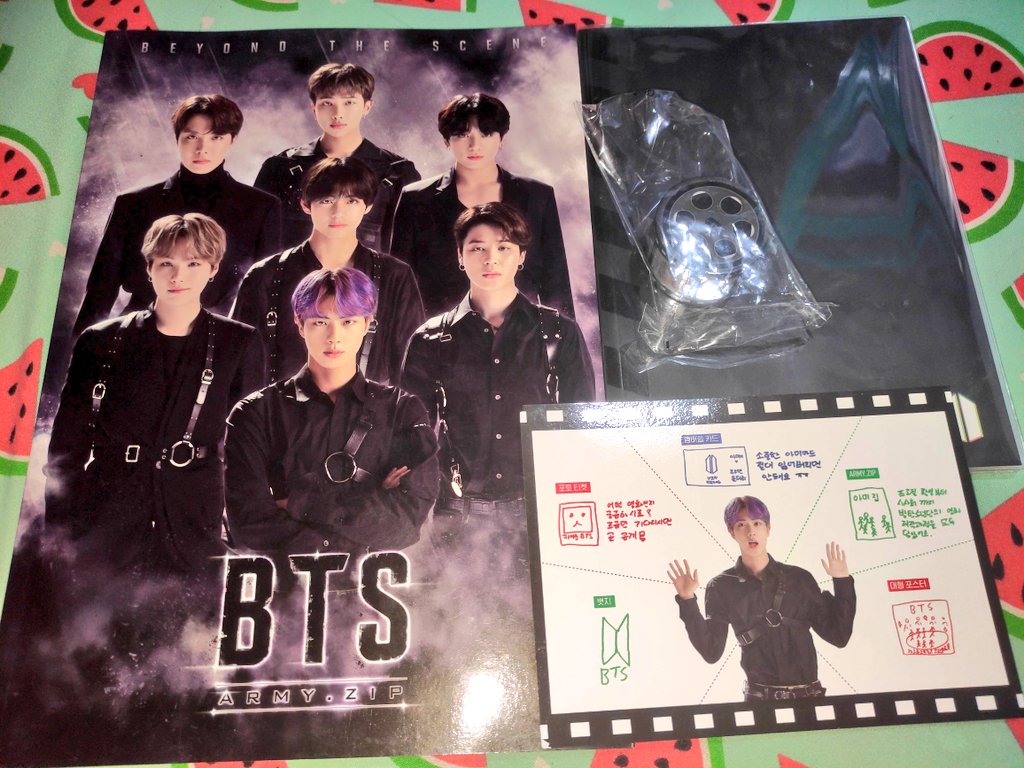PurpleWinter7's tweet photo. [Urgent Selling] Help RT 💜
#BTS membership kit unsealed~

6th army kit - 450php
Inclu: OB+Photobook+notebook+Seokjin user guide
7th army kit - 500php
Inclu: OB+Pouch+magnetic bookmark+TaeJin pc+Taehyung user guide

950 for both with Tata Tote bag.

Wts/lfs Onhand https://t.co/vbhN3hcHJL