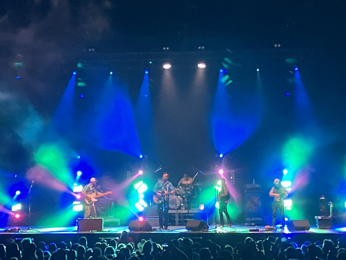 MSmith701's tweet photo. Nothing better than some beer and a band outside on a summer night. Turnpike Troubadours. https://t.co/Ya4ILryN0s