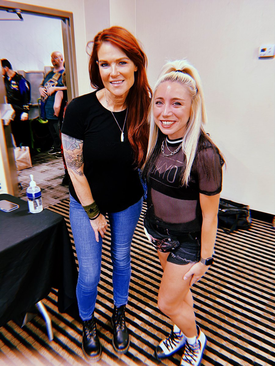 LittleMissSlay's tweet photo. So nice to get to see you today @AmyDumas! You’re so cool ⭐️🤘🏻❤️

#LegendsOfTheRing #Lita https://t.co/1oGcvgOuEU