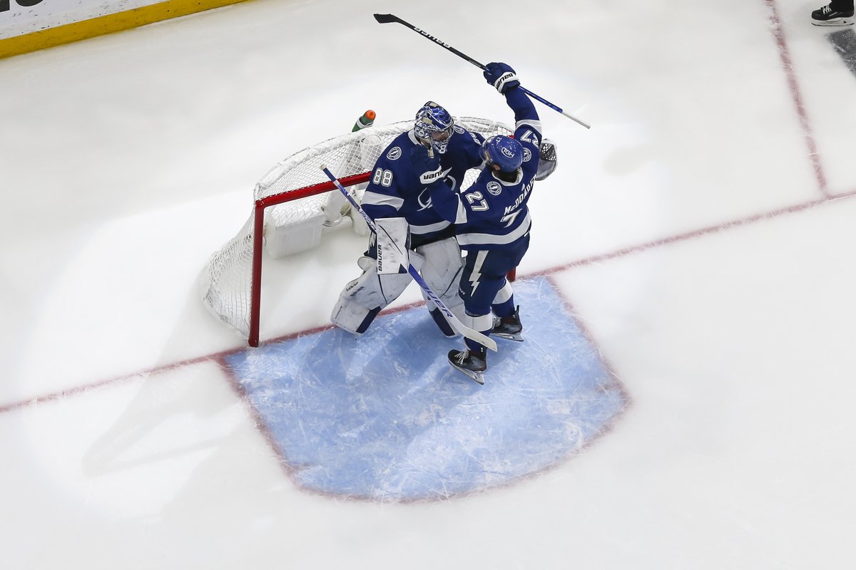 TBLightning's tweet photo. ECF CLINCHING GOALIE HUGS https://t.co/EHVoeMMWhL