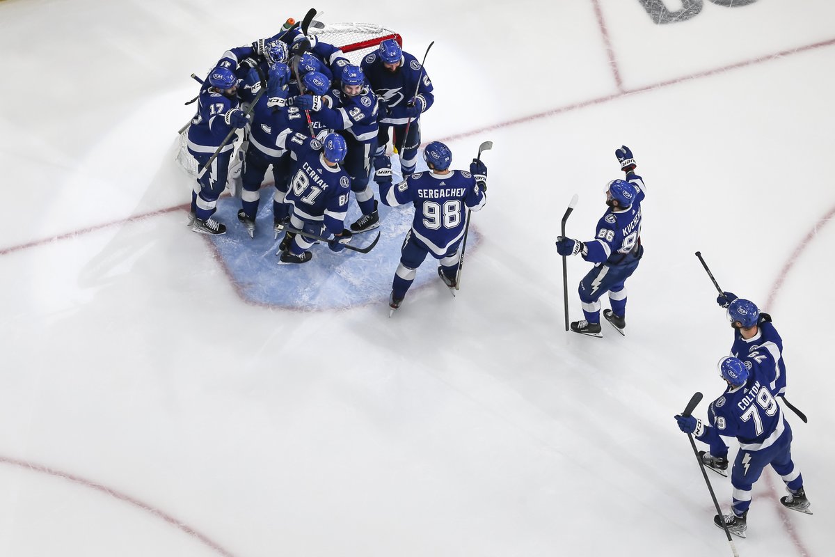 TBLightning's tweet photo. ECF CLINCHING GOALIE HUGS https://t.co/EHVoeMMWhL