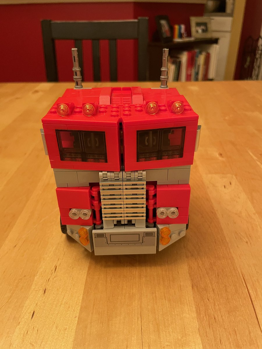 VTFitzC's tweet photo. Finished vehicle mode for #lego #OptimusPrime collab between @LEGO_Group and @Hasbro. It’s not QUITE as awesome as it is in robot mode, but the fact it actually transforms (albeit the hands are a bit tricky if you don’t follow the book) more than makes up for it!! https://t.co/2k4Ha2GJqn