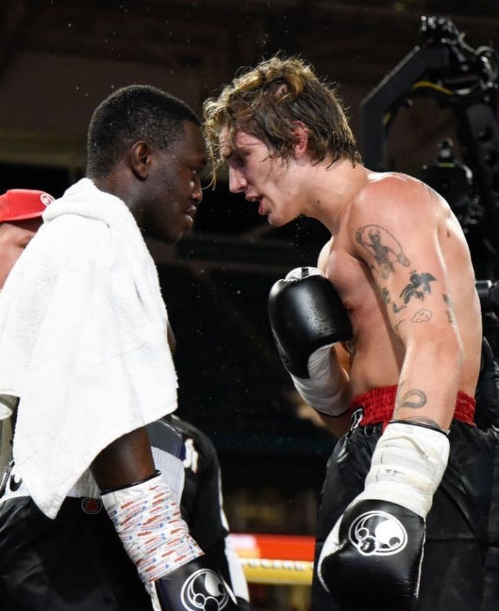lwshamilton44's tweet image. 1 year since the legend won the fight, I'm so proud of you vinnie I love you much 🤍💐💐