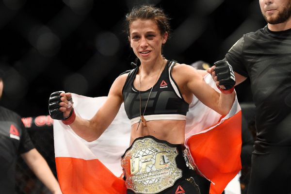 MMAHistoryToday's tweet photo. This is an end of an era.

Joanna Jedrzejczyk is one of the greatest fighters of all time.

She's always carried herself as a Champion and she helped build Women's MMA to what it is today.

Thank you for all you've done for the sport.

Your legacy is cemented @JoannaMMA https://t.co/9mH034jgC6