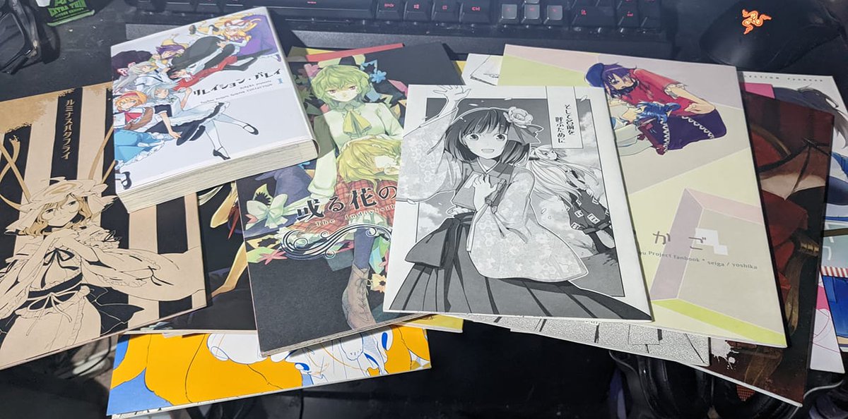 IanTong_'s tweet photo. @nakataniii 今年から「リレバ」の本を集めめました始。イギリスに住んでいるので、日本の古本を見つけるのは難しいですが、僕はいくつかをオンラインで見つけました。もっと楽しみにしています。 https://t.co/0yEs0RELr2