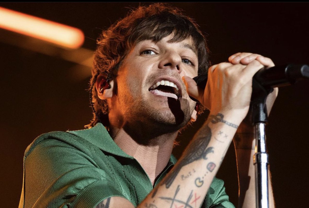 HLDTour's tweet photo. Louis Tomlinson, live from Citibanamex Auditorium. 
#LTWTMonterrey  
11.6.22 

📸: audcitibanamex https://t.co/ejWHtJijjf
