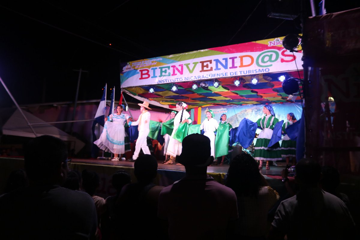 InturJinotega's tweet photo. Familias wiwileñas disfrutan esta noche la presentación de Vía Libre, como cierre del Festival de Polkas y Mazurcas.

#NicaraguaÚnicaOriginal
#VisitJinotega
#InturNicaragua https://t.co/QAlW3AwN1K