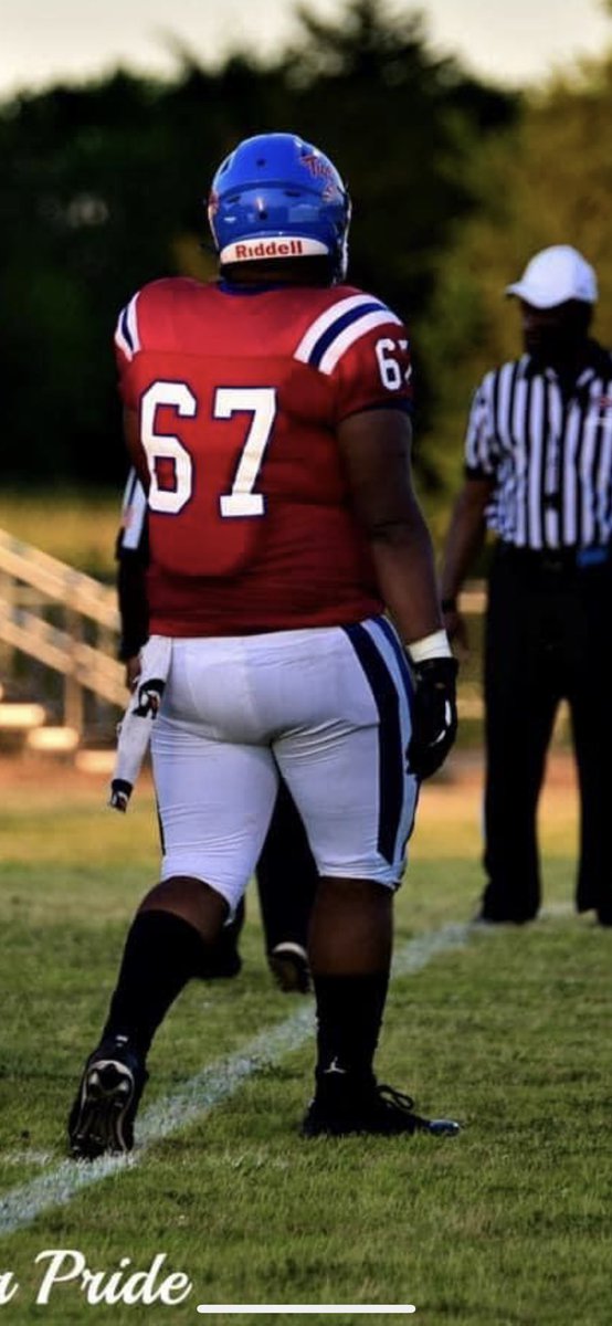 BKdaGoat54's tweet photo. Freshman year: 2nd team 3A, and Team R.O.T.Y
Sophomore year: 1st team 3A, 3A Super 24 member, 1st team 3A all state, and Team O-lineman MVP
Junior year: 1st team 3A, 3A Super 24 member, 1st team 3A all state, An offer from Hinds and Emcc, Team Best O-lineman, and O-Lineman MVP🙌 https://t.co/oa7uoSFc1p