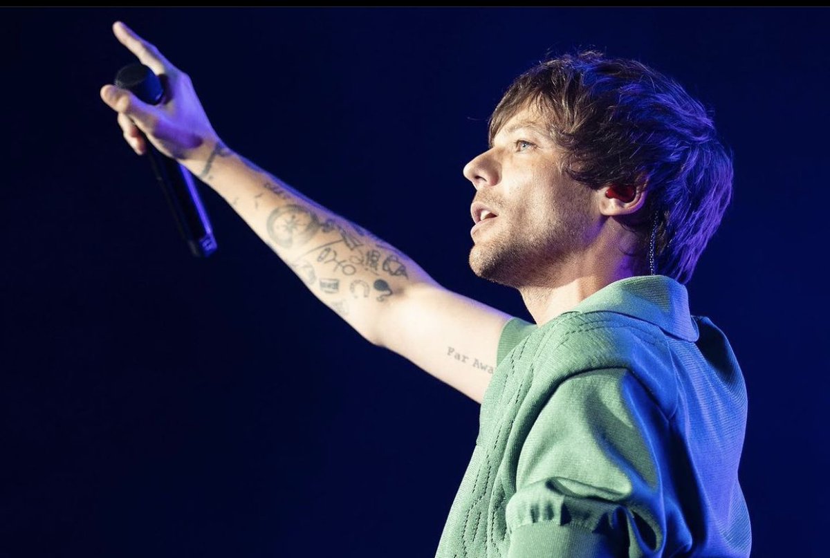 HLDTour's tweet photo. Louis Tomlinson, live from Citibanamex Auditorium.  
#LTWTMonterrey  
11.6.22

📸:audcitibanamex https://t.co/ckbItPD7V6