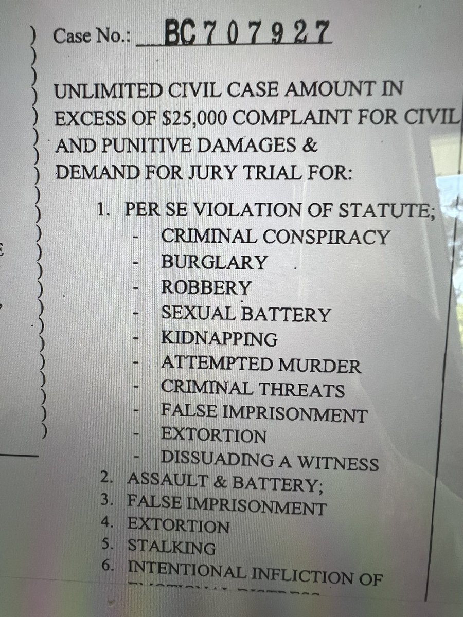 Danawilkey's tweet photo. Part 2 Kurt Cobain death confessional video #dishingdramadana You’ll need to read the show notes 🤯 4 images attached @entylawyer I put a message for you in here ❤️ 🥓 #cdan #blinds #courtneylove #Nirvana #kurtcobain #samlutfi #BritneySpears #isaiahsilva https://t.co/r4w8J1iCsU