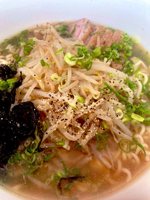 最近ラーばっかり食ってる 夜はグリンめん 