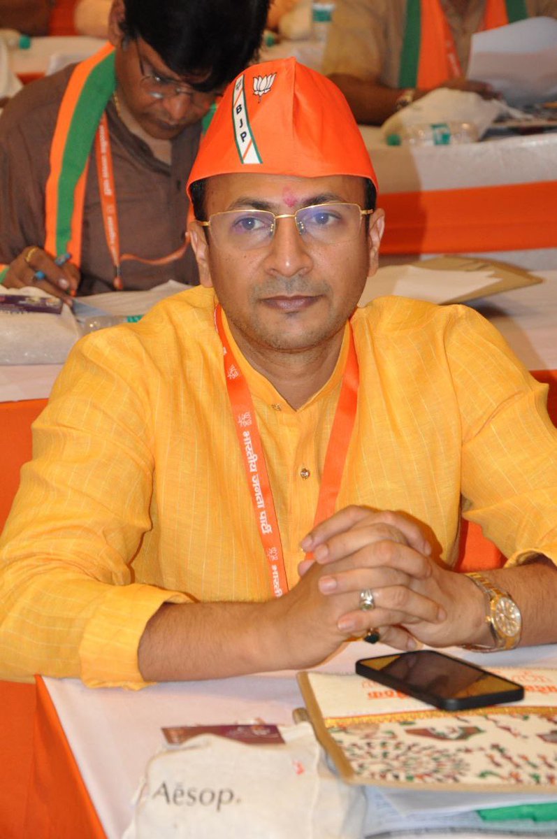 <a href="/BJP4Delhi/">BJP Delhi</a> की  कार्यकारिणी बैठक का शुभारंभ मुख्य अतिथि स्वास्थ्य मंत्री श्री <a href="/mansukhmandviya/">Dr Mansukh Mandaviya</a> जी व प्रदेश अध्यक्ष श्री <a href="/adeshguptabjp/">Adesh Gupta</a> जी, संगठन महामंत्री श्री <a href="/siddharthanbjp/">Siddharthan</a> जी, प्रभारी श्री <a href="/PandaJay/">Baijayant Jay Panda</a> जी, सांसदों एवं पदाधिकारीयों की उपस्थिति में हुआ।#BJPDelhiKarykarini2022