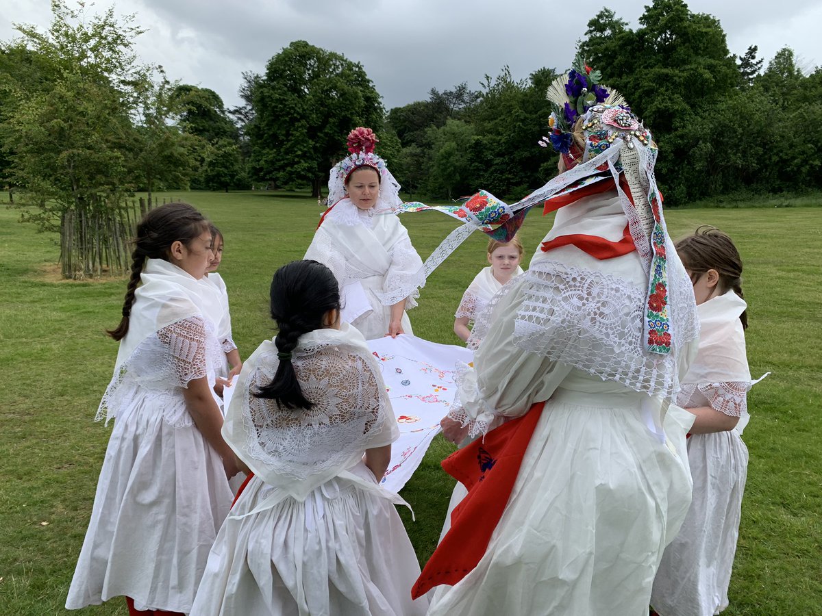 terezabuskova's tweet photo. @byTinaFrancis the Birmingham stitching Queen is now talking on @bbcwm about #LITTLEQUEENS ๐ฅจโฅ๏ธ๐ฒ๐ธ https://t.co/bSY0OpLpWL