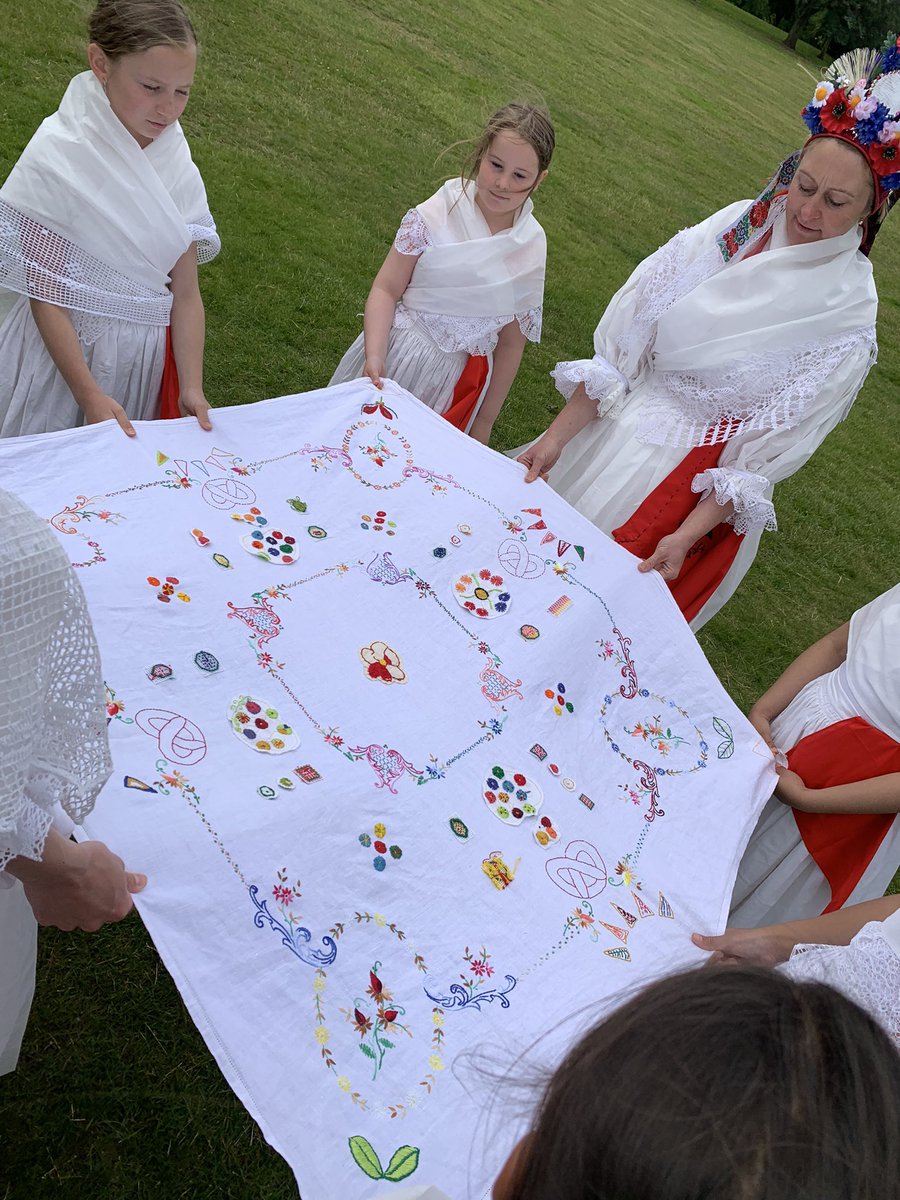 terezabuskova's tweet photo. @byTinaFrancis the Birmingham stitching Queen is now talking on @bbcwm about #LITTLEQUEENS ๐ฅจโฅ๏ธ๐ฒ๐ธ https://t.co/bSY0OpLpWL