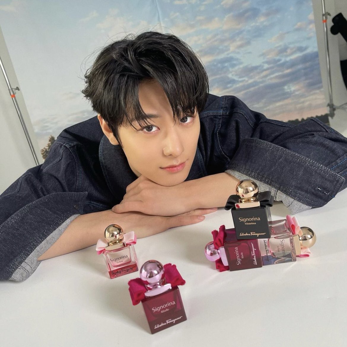 KISSYJEONS's tweet photo. flower boy https://t.co/LjkQlctRB7