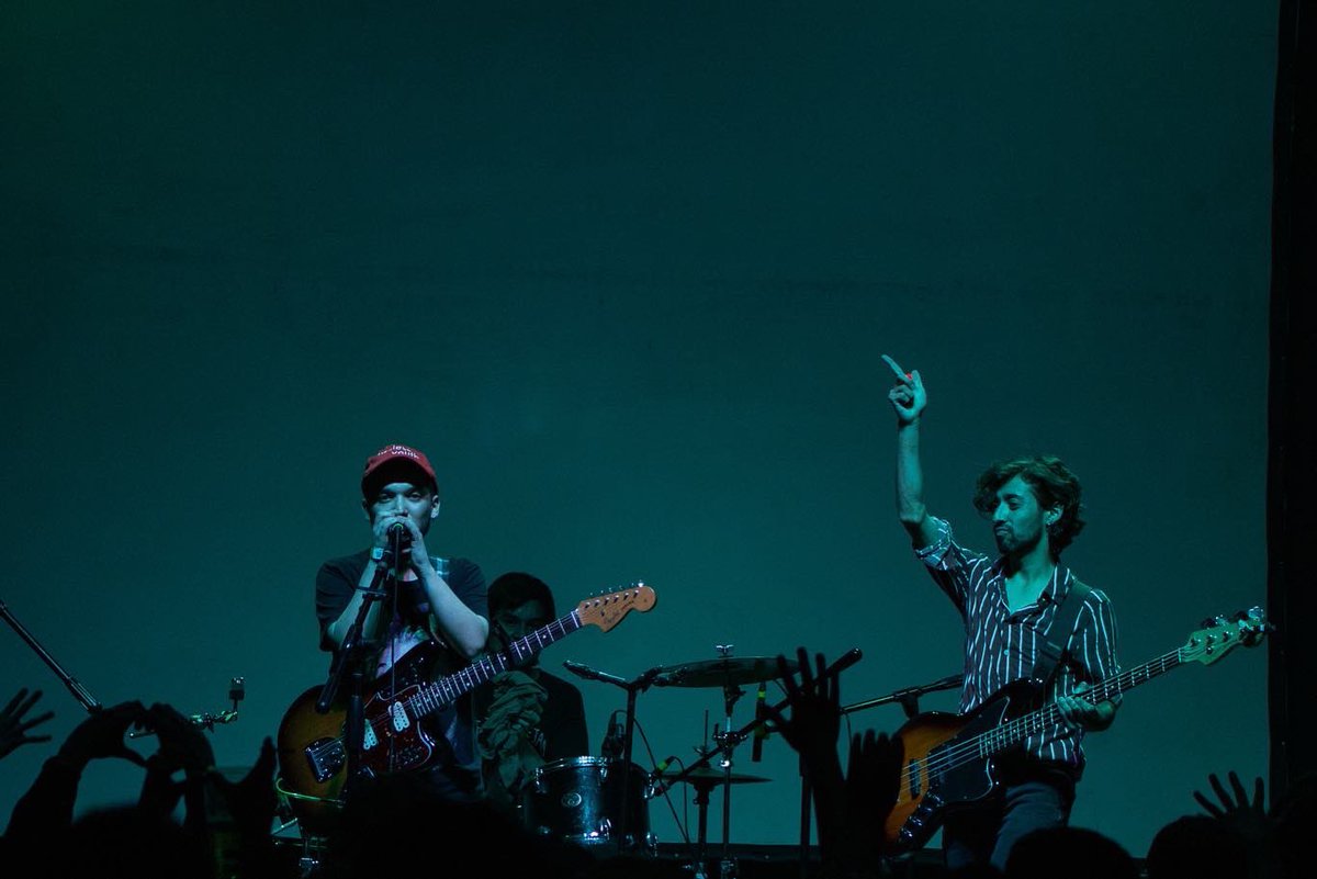 AbnrmalOficial's tweet photo. #PatioSolar hizo retumbar el @ForoIndierocks y nos puso a bailar a todos en esta gran noche en el #FestivalFlotante. 🎶❤️‍🔥 
📸: @Valdini_ https://t.co/8bfoxNV739