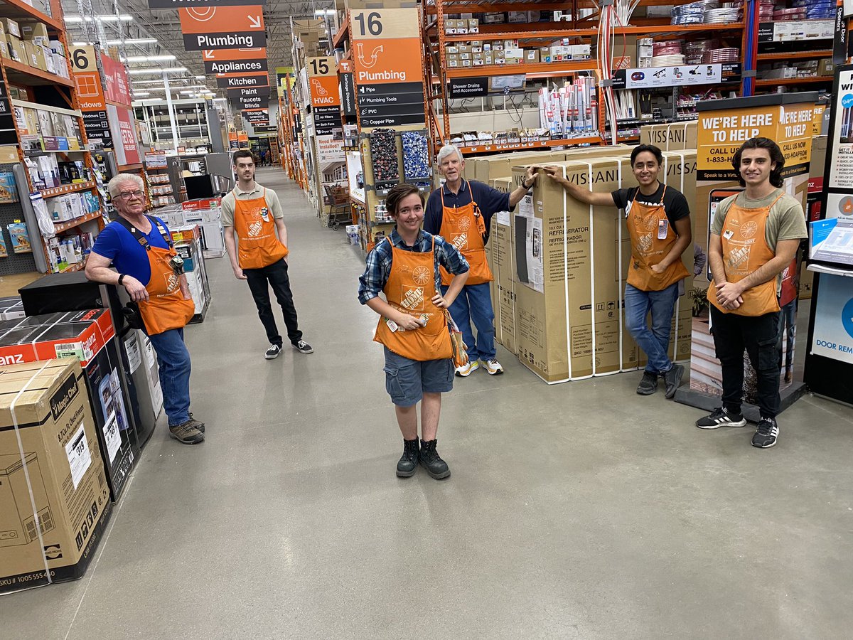MeganLopez475's tweet image. At our closing meeting we got the opportunity to recognize ROCKSTAR SCOUT in garden for her excellent customer service after a customer raved to me about her! Awesome job Scout! #D130Driven @judes0401 @DaniStoddert @DepotRob @KizzarJeff @Bethany2THD @betoram52221677