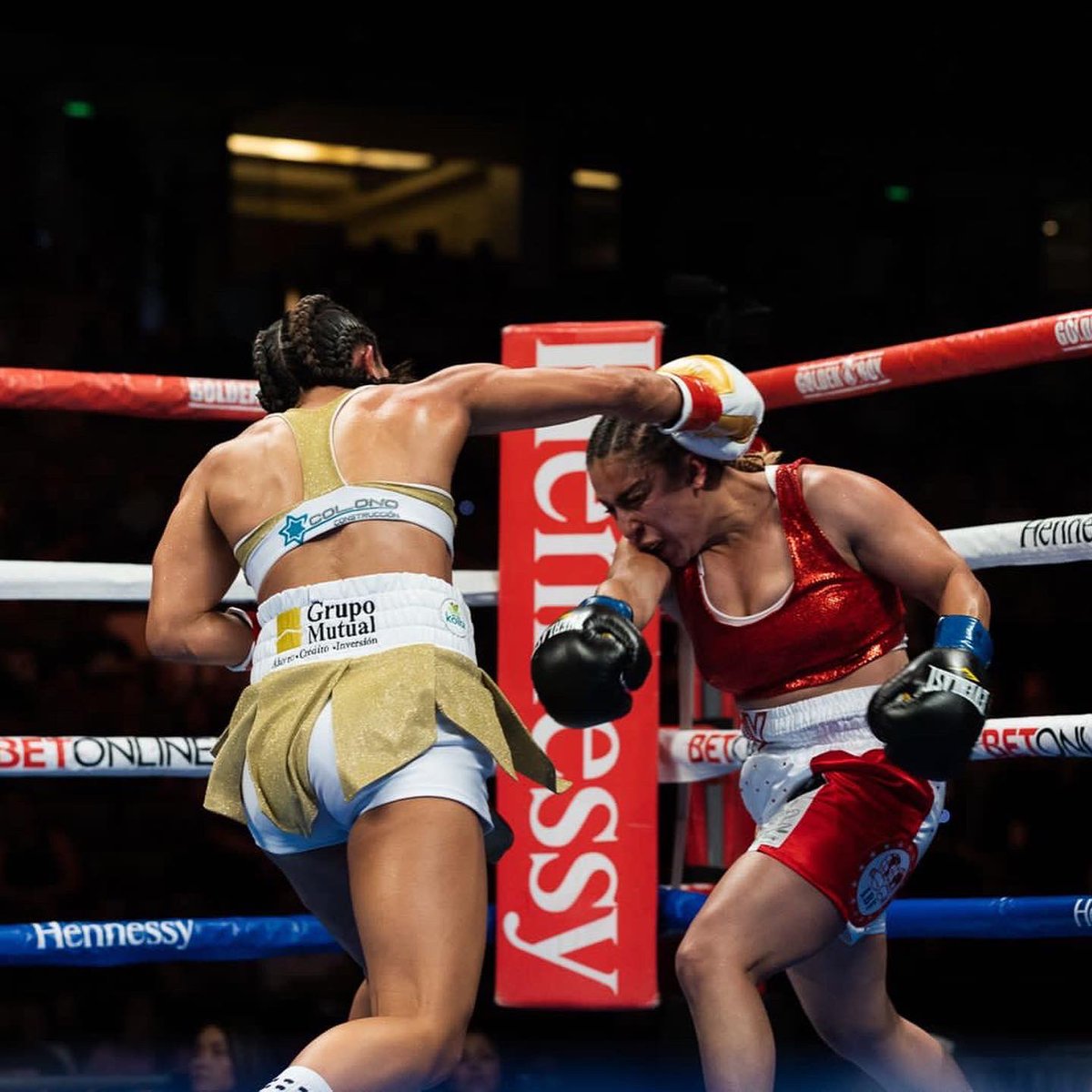 lajornadacrc's tweet photo. ÚLTIMA HORA: por primera vez en su carrera, la boxeadora costarricense Yokasta Valle peleó oficialmente en Estados Unidos y consiguió la victoria por decisión unánime. No se cansa de regalarnos alegrías. 🤩🥊🇨🇷
¡Gran sábado para el deporte costarricense! 👌🏽 https://t.co/UsrNIvAOqP
