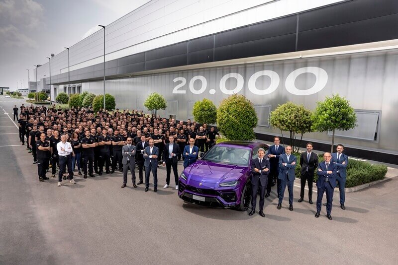 SaudiGear's tweet image. Lamborghini Urus achieves a new production record Dubai, UAE, June 2022 – Automobili Lambo... 
#20000_units #Lamborghini #Urus #Business #News #Reports 
saudigears.com/lamborghini-ur…