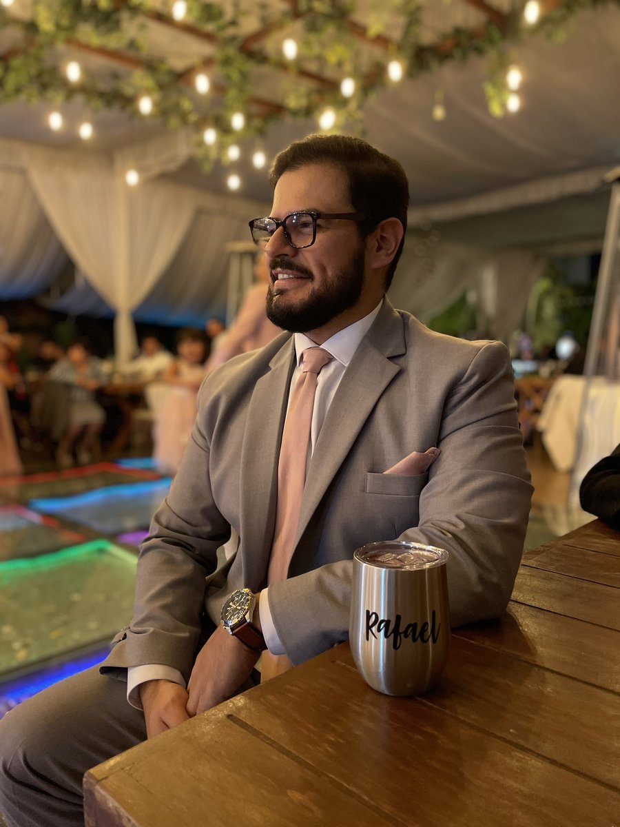 rafisconqueso's tweet photo. 🐻🤓💍💒🤵🏻‍♂️ #weedingnight #moment #suitstyle #beard #pachon https://t.co/RkwlXmcLlq