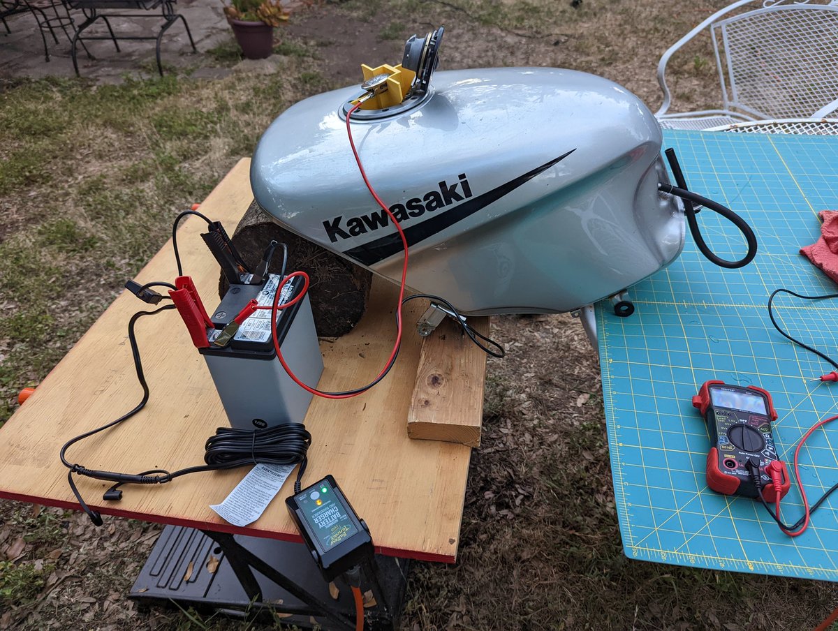 cblument's tweet photo. Electrolysis to remove rust from inside the tank. https://t.co/TyY3KiiJP0