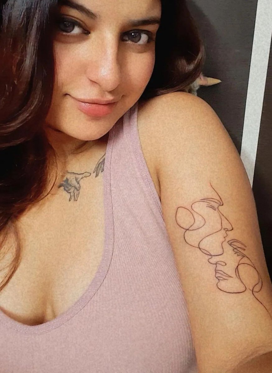 #FolloForFlowersBack 
#follo4folloback 
#FolloMe 
#follobackinstantly 
#Folllow 
#FLB
#AllTooWell 
#FolloForFolloBack1KFULLDAY