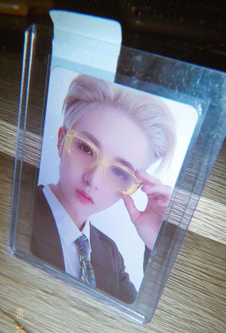 alycartbns's tweet photo. sorry for the late ud huhu but renjun agent arrived safely last friday ! thank u sm @crlee_sky  <3 https://t.co/3tdDtvVU7S