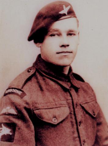 6thairborne's tweet photo. Private Raymond Alfred Sutton 12th (Yorkshire) Parachute Battalion KIA 12th June 1944 aged 20 buried Ranville War Cemetery
#DDAY78 #OpTonga https://t.co/5p3IvtCJeX